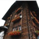 Přes sto let slouží k bydlení tato dřevostavba v Glarenských Alpách