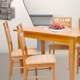 Pořádný stůl a pohodlné židle jsou základem bydlení