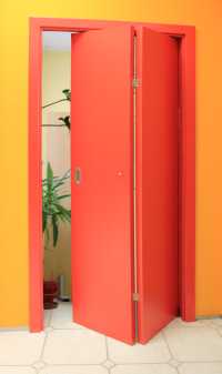 Shrnovací dveře jsou zpestřením interiéru, které zároveň šetří místo. foto: SEPOS 