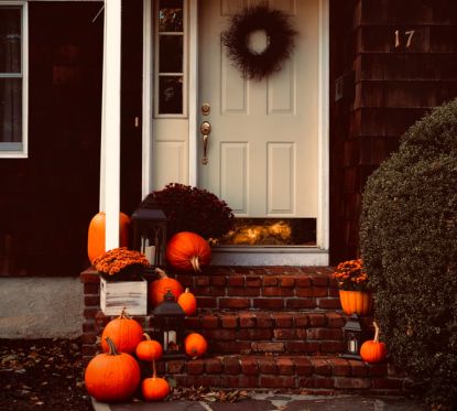 Halloween je za dveřmi, máme pro vás pár 5 tipů, jak vyzdobit byt či zahradu.