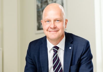 Společnost VELUX Group jmenuje Larse Peterssona novým generálním ředitelem. Ve funkci nahradí Davida Briggse, který odchází do důchodu