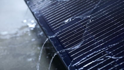 SCHLIEGER představuje patentovaný bezrámový fotovoltaický panel
