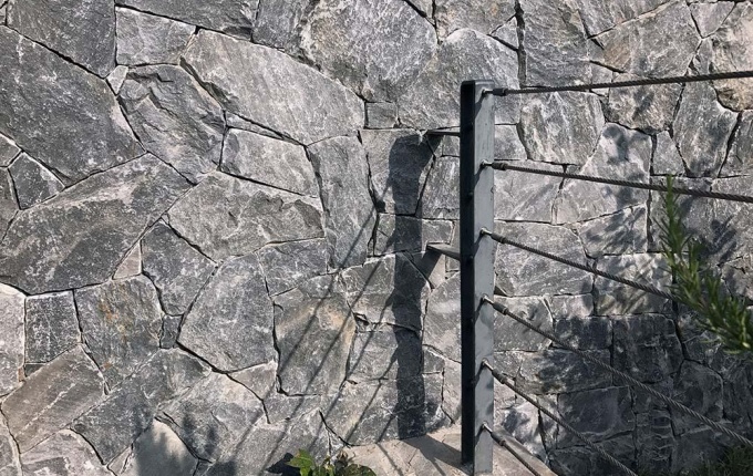 Přírodní kámen obklad RockFace Evenos