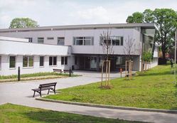 Mezi 15 nominovanými na Stavbu roku 2004 je i pavilon malých zvířat v areálu Veterinární a farmaceutické univerzity v Brně