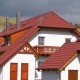 Základem domu je kvalitní střešní krytina. Betonové doplňky prodlouží její životnost