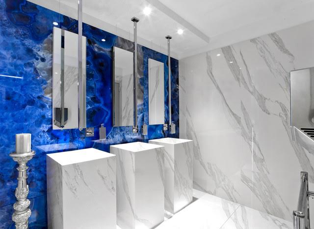 Dlažba imitující mramor má dokonalý design a hodí se do každé koupelny i interiéru