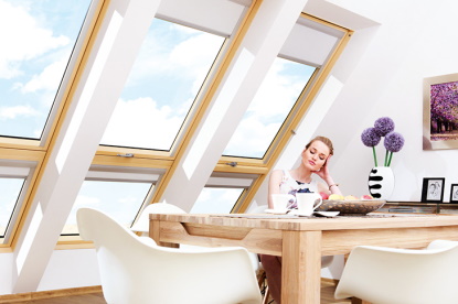 Designový i praktický interiérový doplněk: rolety na střešní okna pro atmosféru a zastínění