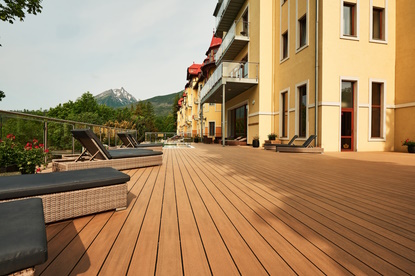 Hotel v Tatrách přivítal své hosty na nové luxusní terase z českých prken Terafest®