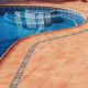 Na co vsadit při výběru keramické dlažby k bazénu? Bezpečnost i design!