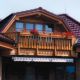Půvab tradičních dřevěných balkonů 