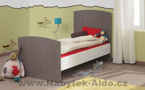Postýlku lze rozložit na klasickou postel pro matraci o rozměrech 60x120 cm