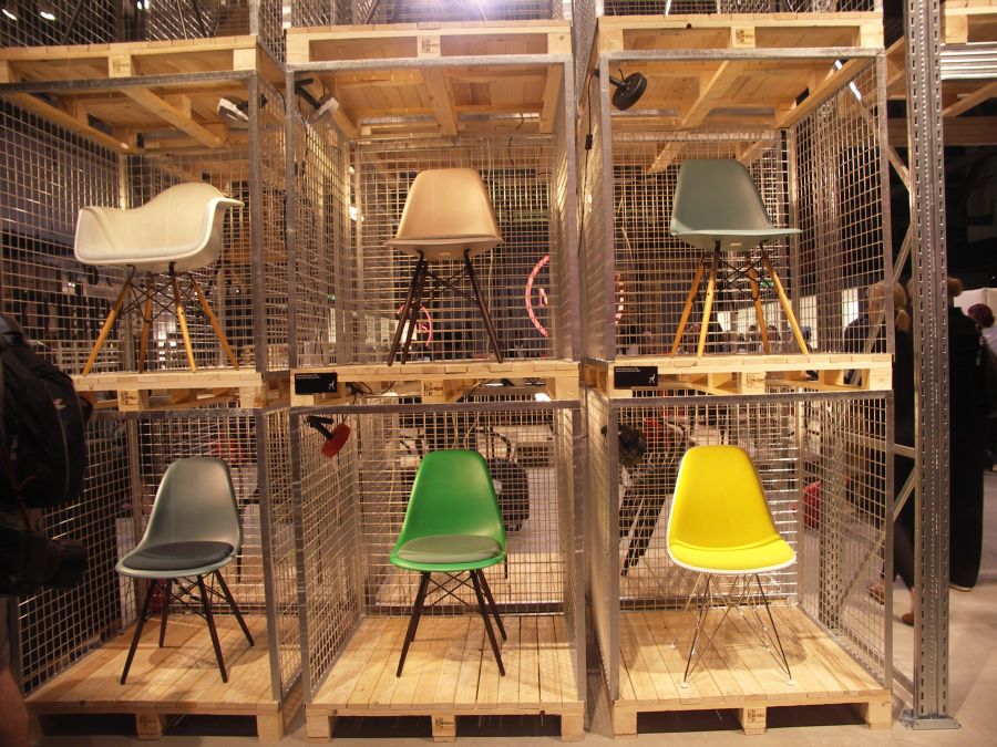 Nové barvy židlí u značky Vitra (Foto: Iva Bastlová)
