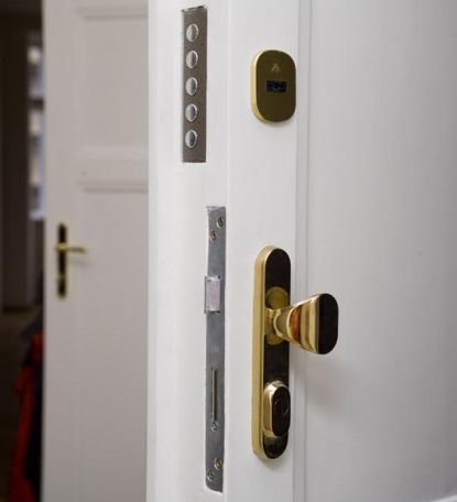 Chraňte svůj domov, vybavte své stávající dveře jedinečným bezpečnostním zámkem CR
