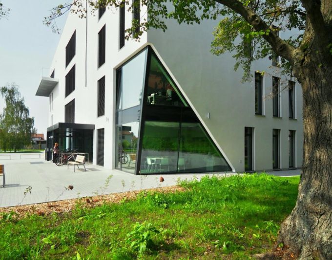 Základní umělecká škola Karla Malicha zvítězila v kategorii Obec v roce 2015. Projekt zaujal jedinečným architektonickým pojetím i nízkými investičními náklady.
